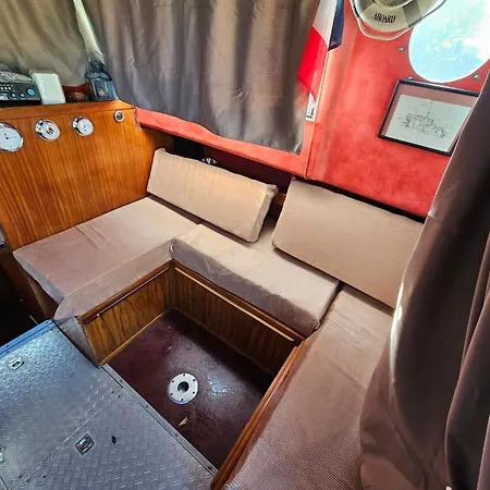 Botel Bateau Tinkerbell *