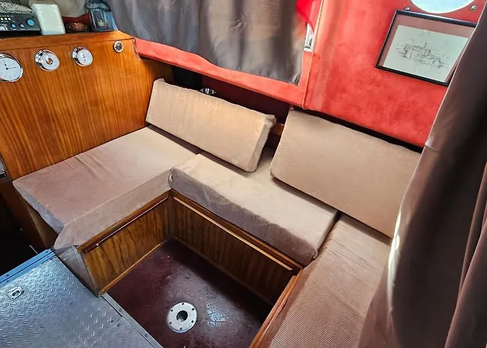 Botel Bateau Tinkerbell *